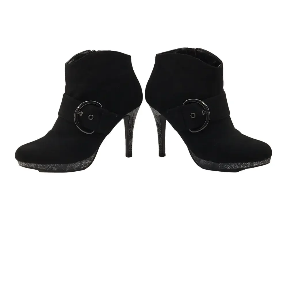 9&CO Women’s JJRAIDEL Black Faux Suede/Snakeskin 4” Heal Ankle Bootie, Buckle—6M